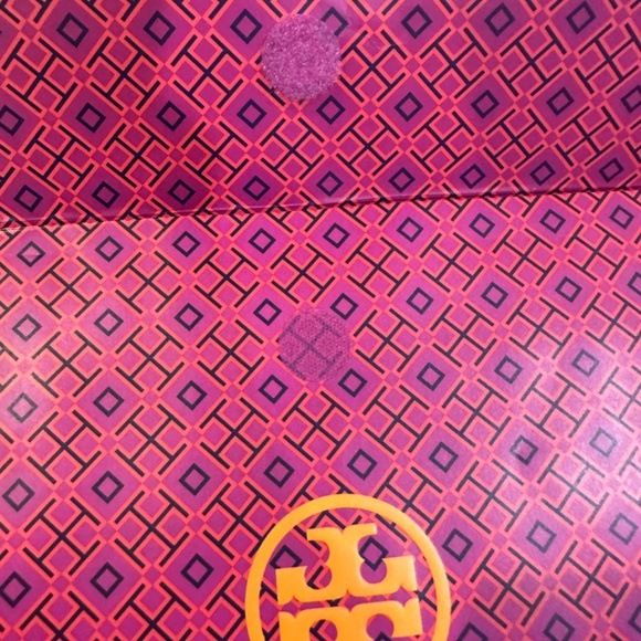 COPY - Set of Tory Burch Shopping Bags and Shoe Box - Picture 5 of 10